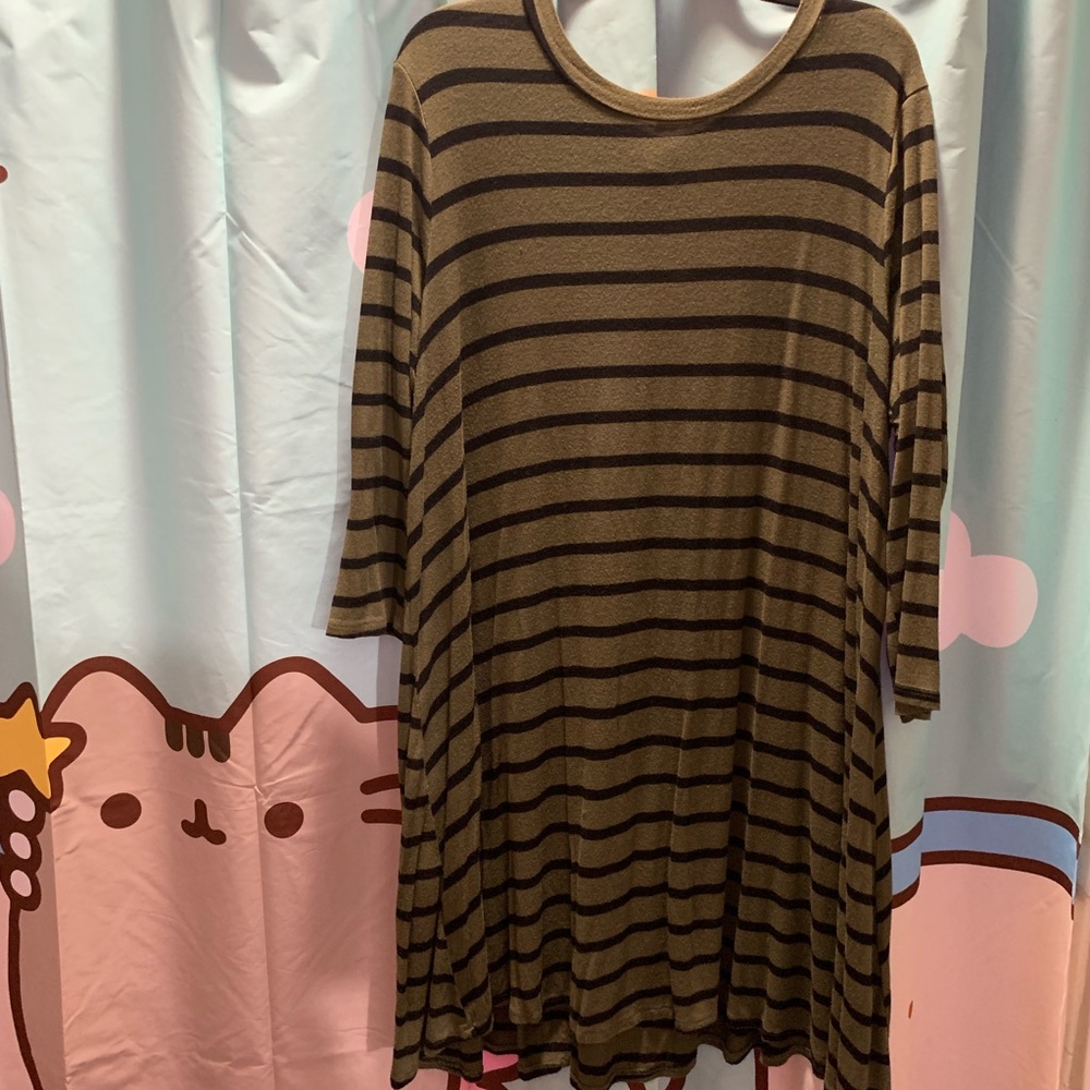 3/$25🌺PLUS! 3/4 Sleeve Green&Black Stripped Dress